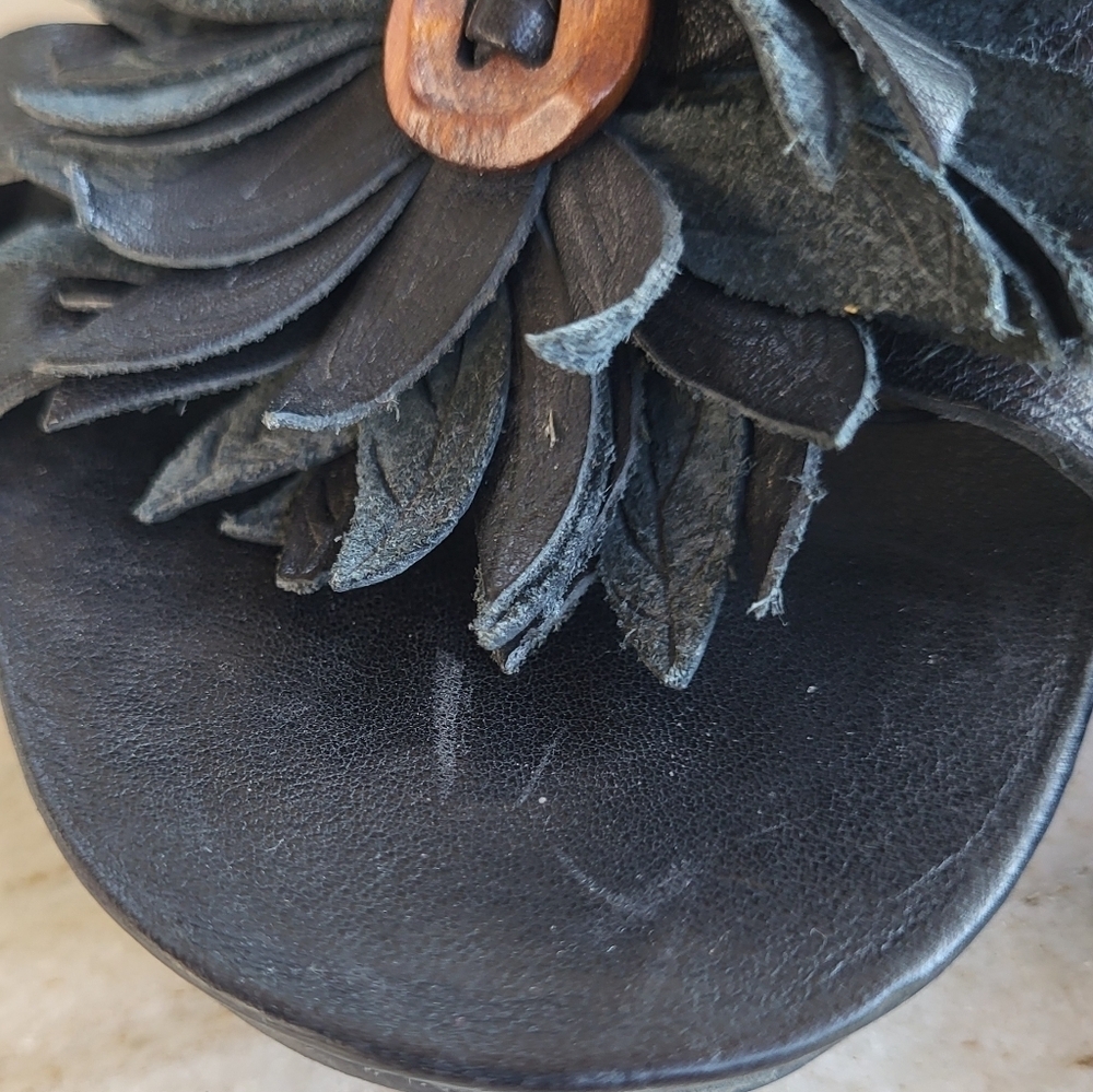 ECCO Black Leather Wedge Heels With Floral Design Buckle Strap Size 39 US 8.5-9 - Picture 5 of 10